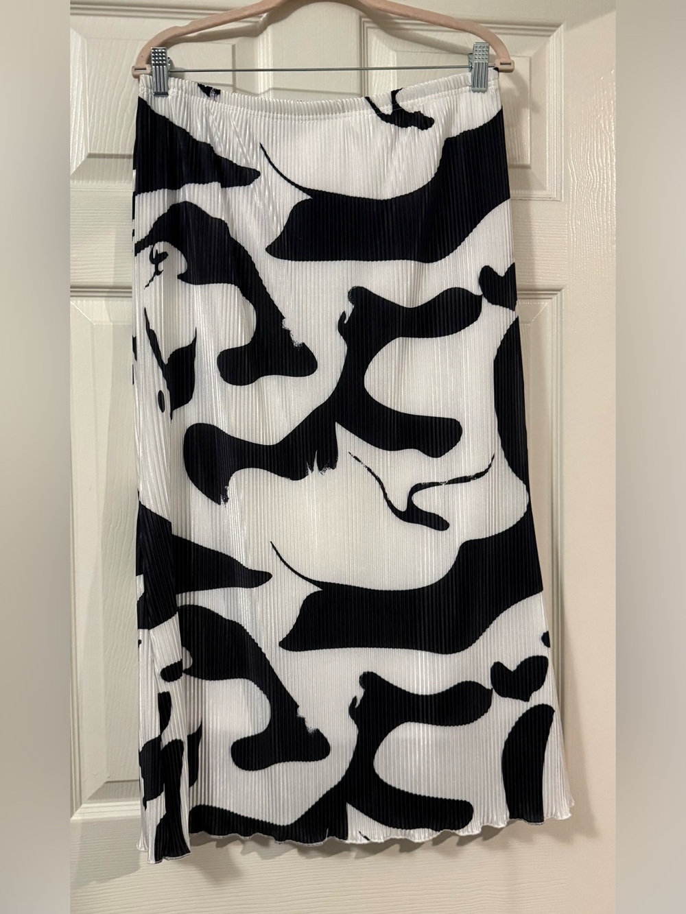 🐄🖤🤍 BLACK & WHITE ABSTRACT/COW PRINT PLEATED SKIRT — STATEMENT MIDI SKIRT